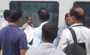 Read more about the article ତାଳଚେରର ବିଭିନ୍ନ ସମସ୍ୟା ନେଇ ପୂର୍ବତଟ ରେଳବାଇ ମହାପ୍ରବନ୍ଧକଙ୍କୁ ଦାବିପତ୍ର ପ୍ରଦାନ କଲା ଜନ ବିକାଶ କଲ୍ୟାଣ ସଂଘ