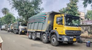 Read more about the article ବେଆଇନ ବାଲିଚାଲାଣ ବେଳେ ଉପଜିଲ୍ଲାପାଳ ଓ ତହସିଲଦାରଙ୍କ ରାତି ଅଧିଆ ଚଢ଼ଉ, ୮ ଗାଡ଼ି ଜବତ; ଜରିମାନା ଦେବା ପରେ ଛାଡ଼ିଲା ପ୍ରଶାସନ