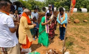 Read more about the article ଆଉ ଚାଷ ପାଇଁ ହେବନି ସମସ୍ୟା: ଭୂତଳ ପାଇପ ଲାଇନ ଜଳସେଚନ କାର୍ଯ୍ୟର ଭୂମିପୂଜନ, ଆରମ୍ଭ ହେବ କାମ