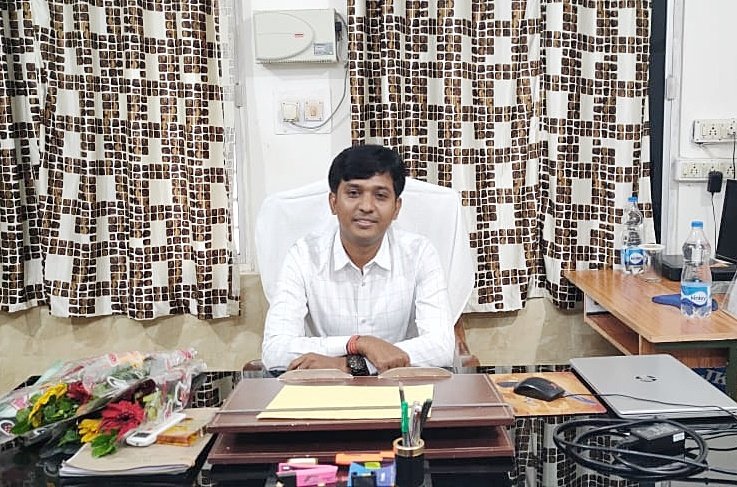 You are currently viewing ଆଠମଲ୍ଲିକ ତହସିଲଦାର ଭାବେ ଦାୟିତ୍ୱ ନେଲେ ଯଶୋବନ୍ତ ଦେହୁରୀ