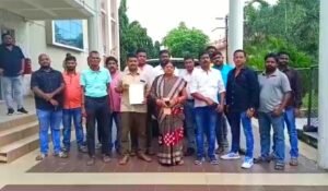 Read more about the article ମହାଲକ୍ଷ୍ମୀ ପୂଜା ପୂର୍ବରୁ ୫୫ନଂ ଜାତୀୟ ରାଜପଥକୁ ମରାମତି ପାଇଁ ଜିଲ୍ଲାପାଳଙ୍କୁ ଦାବି କଲେ ପୂଜା କମିଟି