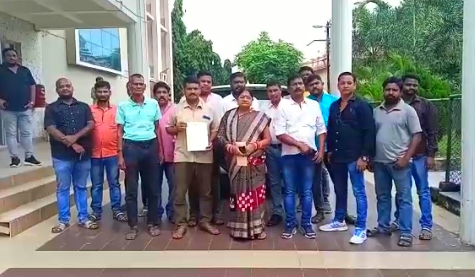 You are currently viewing ମହାଲକ୍ଷ୍ମୀ ପୂଜା ପୂର୍ବରୁ ୫୫ନଂ ଜାତୀୟ ରାଜପଥକୁ ମରାମତି ପାଇଁ ଜିଲ୍ଲାପାଳଙ୍କୁ ଦାବି କଲେ ପୂଜା କମିଟି
