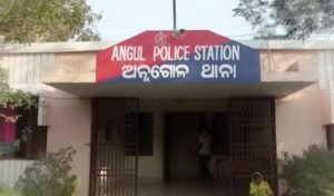 Read more about the article ୭୦ ହଜାର ଟଙ୍କାର ରୁପା ଗହଣା ଲୁଟ