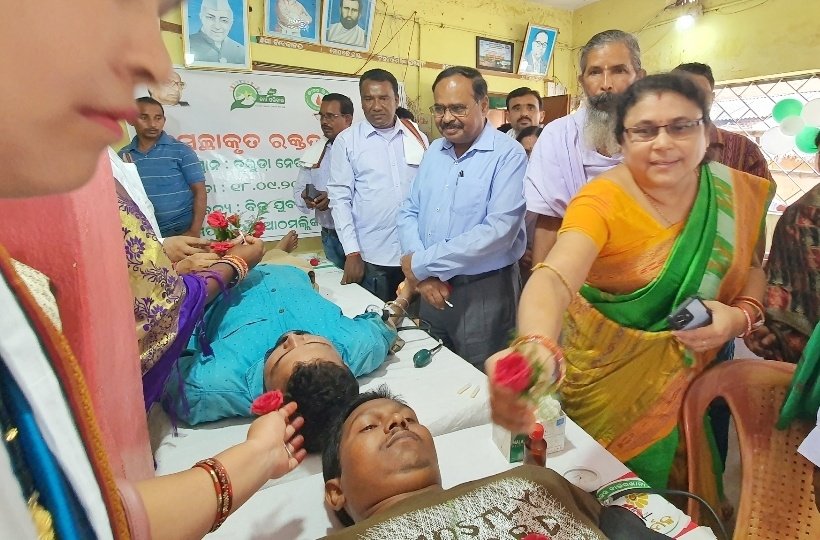 You are currently viewing ବିଜୁ ଯୁବ ଜନତା ଦଳ ଓ ଓଡ଼ିଶା ମୋ ପରିବାର ପକ୍ଷରୁ ରକ୍ତଦାନ ଶିବିର, ୧୦୫ ୟୁନିଟ୍ ରକ୍ତ ସଂଗୃହୀତ