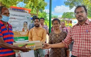 Read more about the article ଟିବି ରୋଗୀଙ୍କୁ ଔଷଧ କିଟ୍ ବଣ୍ଟନ