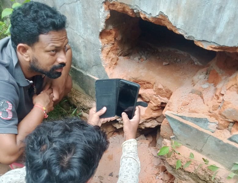 You are currently viewing କାନ୍ଥ ତାଡ଼ି ବ୍ୟାଙ୍କରୁ ଚୋରି ଉଦ୍ୟମ, ତଦନ୍ତ କରୁଛି ପୋଲିସ