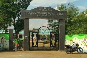 Read more about the article ବିଜ୍ଞାନ ଶିକ୍ଷକଙ୍କ ବଦଳି ବନ୍ଦ କରିବାକୁ ଦାବି, ନଚେତ୍ ସ୍କୁଲରେ ତାଲା ପକାଇବାକୁ ଅଭିଭାବକଙ୍କ ଚେତାବନୀ