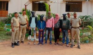 Read more about the article ଚାନ୍ଦା ଆଦାୟ ଅଭିଯୋଗରେ ୫ ଯୁବକ ଗିରଫ