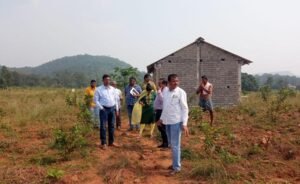 Read more about the article ଆଠମଲ୍ଲିକର ବିଭିନ୍ନ ପଞ୍ଚାୟତ ଗସ୍ତ କରି ପ୍ରକଳ୍ପ ସମୀକ୍ଷା କଲେ ଜିଲ୍ଲା ମୁଖ୍ୟ ଉନ୍ନୟନ ଅଧିକାରୀ