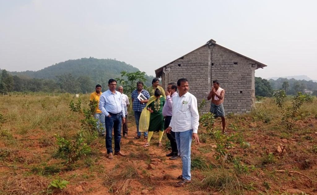 You are currently viewing ଆଠମଲ୍ଲିକର ବିଭିନ୍ନ ପଞ୍ଚାୟତ ଗସ୍ତ କରି ପ୍ରକଳ୍ପ ସମୀକ୍ଷା କଲେ ଜିଲ୍ଲା ମୁଖ୍ୟ ଉନ୍ନୟନ ଅଧିକାରୀ