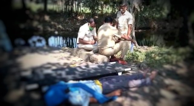You are currently viewing ବ୍ୟକ୍ତିଙ୍କ ଝୁଲନ୍ତା ମୃତ ଦେହ ଉଦ୍ଧାର, ହତ୍ୟା ଅଭିଯୋଗ ଆଣିଲେ ପରିବାର ଲୋକ