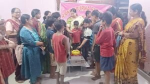 Read more about the article ବାଳାଶ୍ରମରେ ଶିଶୁ ଦିବସ ପାଳିଲା ଅନ୍ନପୂର୍ଣ୍ଣା ଫାଉଣ୍ଡେସନ, କେକ୍ କାଟି କଲେ ସେଲିବ୍ରେସନ