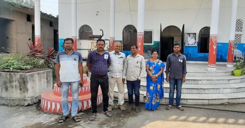 You are currently viewing ସ୍ଥାୟୀ ନିଯୁକ୍ତି ଦାବି, କଳାବ୍ୟାଚ୍ ପିନ୍ଧି କାର୍ଯ୍ୟ କଲେ ଠିକା କର୍ମଚାରୀ