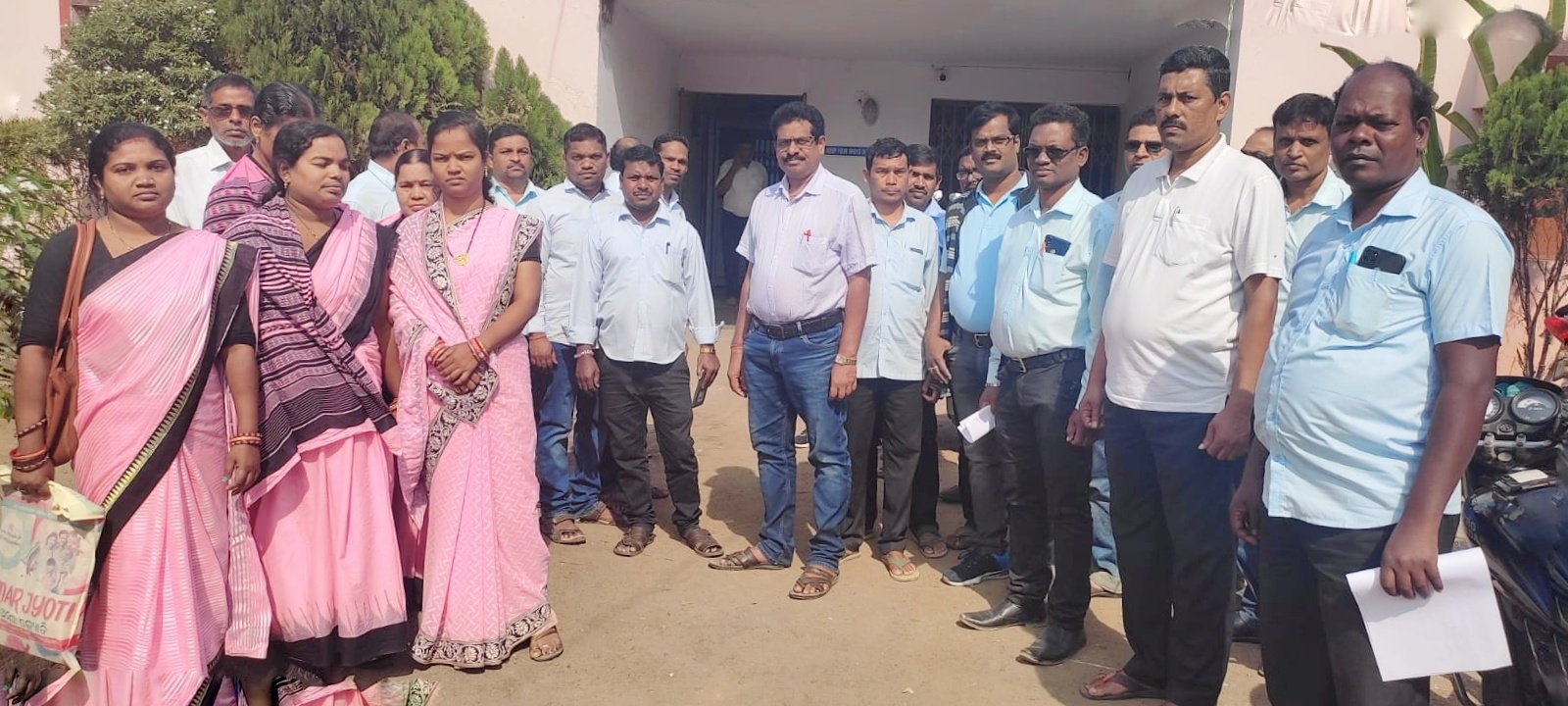 You are currently viewing ପ୍ରାଥମିକ ଶିକ୍ଷକଙ୍କ ପକ୍ଷରୁ ୩ଦଫା ଦାବି, ମୁଖ୍ୟମନ୍ତ୍ରୀଙ୍କୁ ଦାବିପତ୍ର ପ୍ରଦାନ