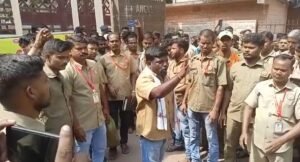 Read more about the article ବୀମା ଓ ପେନସନ ସମେତ ୯ ଦଫା ଦାବି, ଜିଲ୍ଲାପାଳଙ୍କୁ ଦାବି ପତ୍ର ଦେଲା ଡ୍ରାଇଭର ମହାସଂଘ