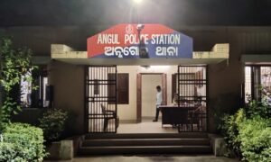 Read more about the article ଦିନ ଦ୍ୱିପ୍ରହରରେ ବେପାରୀଠୁ ଲୁଟି ନେଲେ ଲକ୍ଷାଧିକ ଟଙ୍କା, ତଦନ୍ତ କରୁଛି ପୋଲିସ