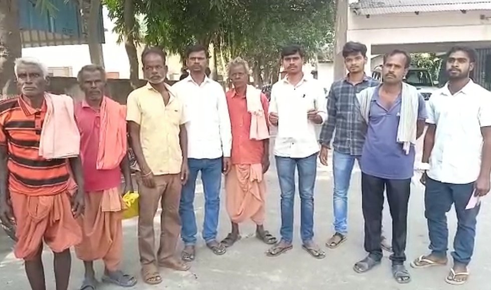 You are currently viewing ଅଙ୍ଗାରବନ୍ଧରେ ହାତୀ ଉପଦ୍ରବ, କ୍ଷତିପୂରଣ ପାଇଁ ଅନୁଗୁଳ ବନଖଣ୍ଡ ଅଧିକାରୀଙ୍କ ଦ୍ୱାରସ୍ଥ ହେଲେ ଚାଷୀ