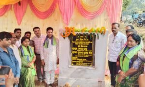 Read more about the article ଏଣିକି ଗମନାଗମନ ହେବ ଆହୁରି ସହଜ! ପାଳଲହଡ଼ାରେ ୩ଟି ବିଜୁ ସେତୁର ଶିଳାନ୍ୟାସ କଲେ ବିଧାୟକ