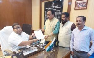 Read more about the article ସ୍ଥାୟୀ ନିଯୁକ୍ତି ଦାବି: ଯାନ୍ତ୍ରିକ ସଂଘ ପକ୍ଷରୁ ମୁଖ୍ୟମନ୍ତ୍ରୀଙ୍କୁ ସ୍ମାରକପତ୍ର ପ୍ରଦାନ