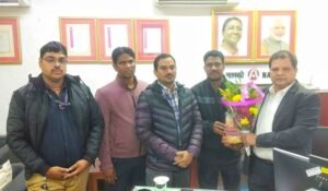 Read more about the article ନାଲକୋର ନୂତନ ଭାରପ୍ରାପ୍ତ କାର୍ଯ୍ୟ ନିର୍ବାହୀ ନିର୍ଦ୍ଦେଶକଙ୍କୁ ଭେଟି ସମସ୍ୟା ଜଣାଇଲେ କ୍ଷତିଗ୍ରସ୍ତ ପ୍ରଜା ସଂଘର ସଦସ୍ୟ