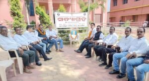 Read more about the article ଆଇନଜୀବୀ ପରିଷଦର ମନମୁଖୀ କାର୍ଯ୍ୟକଳାପକୁ ବିରୋଧ, ଆଠମଲ୍ଲିକ ଆଇନଜୀବୀ ସଂଘ ପକ୍ଷରୁ ସତ୍ୟାଗ୍ରହ