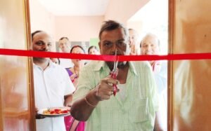 Read more about the article ପୂର୍ବତନ ପୌର ଉପାଧ୍ୟକ୍ଷା ରାମପତି ମାଣ୍ଡୋଠିଆଙ୍କ ସ୍ମୃତିରେ ସ୍କୁଲରେ ଆଲୋକୀକରଣ କଲେ ପରିବାର ସଦସ୍ୟ