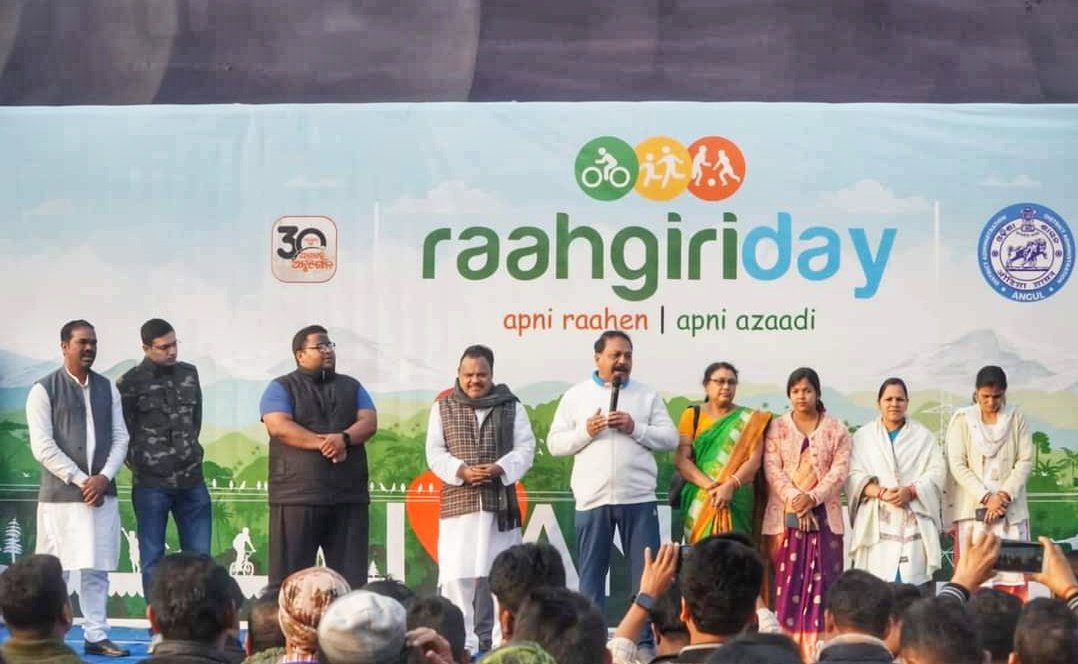 You are currently viewing ବର୍ଷାନ୍ତ ପଥୋତ୍ସବ: ରାସ୍ତାରେ ମନ ଭରି ନାଚିଲେ, ଗାଇଲେ, ଝୁମିଲେ ଅନୁଗୁଳବାସୀ