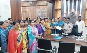 Read more about the article ମିଶନ ଶକ୍ତି ଗୃହ ନିମନ୍ତେ କାର୍ଯ୍ୟନିର୍ବାହୀ ଅଧିକାରୀଙ୍କୁ ଦାବି କଲେ ମହିଳା ଗୋଷ୍ଠୀ