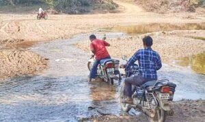 Read more about the article କେରାଣ୍ଡିନାଳ ଉପରେ ସ୍ଥାୟୀ ପୋଲ ନିର୍ମାଣ ପାଇଁ ଦାବି କଲେ ଟୁସର ପଞ୍ଚାୟତବାସୀ