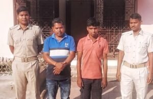 Read more about the article ଚୋରାରେ ୨୫୦ ଲିଟର ଡିଜେଲ ପରିବହନ କରୁଥିବା ବେଳେ ମାଡ଼ି ବସିଲା ପୋଲିସ: ୨ ଗିରଫ, ଯାତ୍ରୀବାହୀ ଅଟୋ ଜବତ