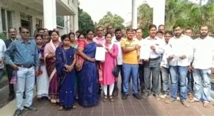 Read more about the article ଯନ୍ତ୍ରୀଙ୍କ ବିରୋଧରେ ଜିଲ୍ଲାପାଳଙ୍କୁ ଅଭିଯୋଗ କଲେ ଅନୁଗୁଳ ବ୍ଲକ ସରପଞ୍ଚ ଓ ଅନ୍ୟ ଲୋକ ପ୍ରତିନିଧି