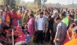 Read more about the article ହାତୀ ଆକ୍ରମଣରେ ମୃତ ୪ ଜଣଙ୍କ ପାଖରେ ପହଞ୍ଚିଲେ ଯୁବନେତା ଅରୁଣାଭ ସିଂହ, କ୍ଷତିପୂରଣ ପାଇଁ କଲେ ବନ୍ଦୋବସ୍ତ