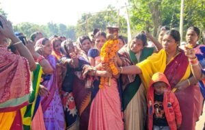 Read more about the article ଜିଲ୍ଲା ମହୋତ୍ସବ ପାଇଁ ଶୈଳ ଶ୍ରୀକ୍ଷେତ୍ର ପହଞ୍ଚିଲା ମଶାଲ, ସ୍ୱାଗତ କଲେ ଅଞ୍ଚଳବାସୀ