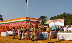 Read more about the article ପାଳଲହଡ଼ାରେ ସାଧାରଣତନ୍ତ୍ର ଦିବସ ପାଳିତ, ଥାନା ଅଧିକାରୀ ପାରାଓ ଟୁଡୁ ସମ୍ମାନିତ