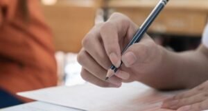 Read more about the article ଫିସ୍ ଦେଇଥିଲେ ମଧ୍ୟ ପରୀକ୍ଷା ଦେଇ ନ ପାରିବାରୁ ଥାନାର ଦ୍ୱାରସ୍ଥ ହେଲେ ନର୍ସିଂ ଛାତ୍ରୀ