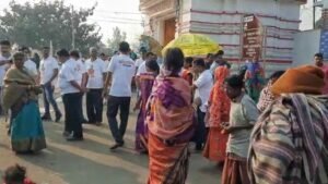 Read more about the article ସାରଥୀ ପରିବାରର ଜନସେବା: ଦୁଃଖୀ, ଅସହାୟଙ୍କୁ ବାଣ୍ଟିଲେ ଶାଢ଼ି ଓ କମ୍ବଳ