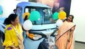 ଅନୁଗୁଳର ବଜାର ପ୍ରବେଶ କଲା ଆପେ ଅଟୋ ଇଲେକ୍ଟ୍ରିକ ତିନିଚକିଆ ଯାନ, ଗ୍ରାହକଙ୍କୁ ମିଳୁଛି ଆକର୍ଷଣୀୟ ଅଫର