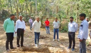 Read more about the article ଅନୁଗୁଳ ବନଖଣ୍ଡ ପରିଦର୍ଶନ କଲେ ‘ଆମ ଜଙ୍ଗଲ ଯୋଜନା’ର ଉପଦେଷ୍ଟା