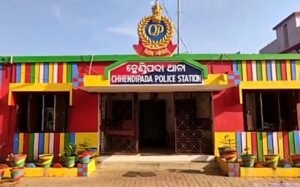 Read more about the article ସରକାରୀ କାମ ପାଇଁ ଗଦା ହୋଇଥିବା ବିଦ୍ୟୁତ ଖୁଣ୍ଟ ଲୁଟିନେଲେ ଦୁର୍ବୃତ୍ତ, ଜାଣିପାରିଲାନି ପୋଲିସ