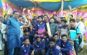 Read more about the article ବଡ଼ମୂଳ କପ୍ କ୍ରିକେଟ ଟୁର୍ଣ୍ଣାମେଣ୍ଟ ଉଦଯାପିତ, ଟ୍ରଫି ହାତେଇଲା ଜାମୁନାଳୀର ମା’ ମାହେଶ୍ୱରୀ କ୍ରିକେଟ ଟିମ୍