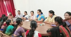 Read more about the article ବିଜେପି ମହିଳା ମୋର୍ଚ୍ଚାର ପଦାଧିକାରୀ ବୈଠକ: ହିତାଧିକାରୀଙ୍କୁ ଭେଟିବା ଉପରେ ଗୁରୁତ୍ୱ