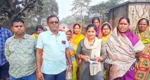 Read more about the article ଯନ୍ତ୍ରଣା ଦେଉଛି କୋଇଲା ଖଣି: ଧୂଳିଧୂଆଁରେ ଅତିଷ୍ଠ ହୋଇ କୋଲକରିଡର ରାସ୍ତା ଅବରୋଧ କଲେ ମଦନମୋହନପୁର ବାସୀ