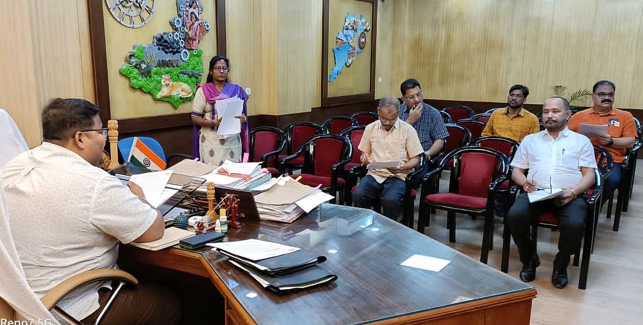 You are currently viewing ଜିଲ୍ଲାସ୍ତରୀୟ ପରାମର୍ଶଦାତା କମିଟି ବୈଠକ: ନିୟମ ମାନୁନଥିବା ଅଲ୍ଟ୍ରାସାଉଣ୍ଡ କ୍ଲିନିକ ବିରୋଧରେ କାର୍ଯ୍ୟାନୁଷ୍ଠାନ ପାଇଁ ନିର୍ଦ୍ଦେଶ