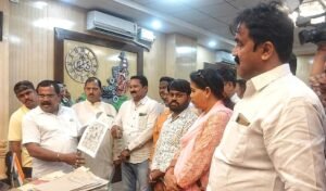 Read more about the article ପୋଲିସ ଦ୍ୱାରା ନିର୍ଯାତିତ ପାଳଲହଡା ଆଦିତ୍ୟଙ୍କୁ ନ୍ୟାୟ ଦାବି, ଜିଲ୍ଲାପାଳଙ୍କୁ ଭେଟିଲା ବିଜେପି