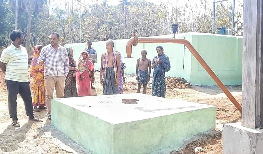 You are currently viewing ବଲଙ୍ଗ ପଞ୍ଚାୟତ ଗସ୍ତ କରି ଗାଁ ଲୋକଙ୍କ ପାନୀୟ ଜଳ ସମସ୍ୟା ବୁଝିଲେ ବସୁଧା ଉପଦେଷ୍ଟା ଦିନେଶ ପ୍ରଧାନ
