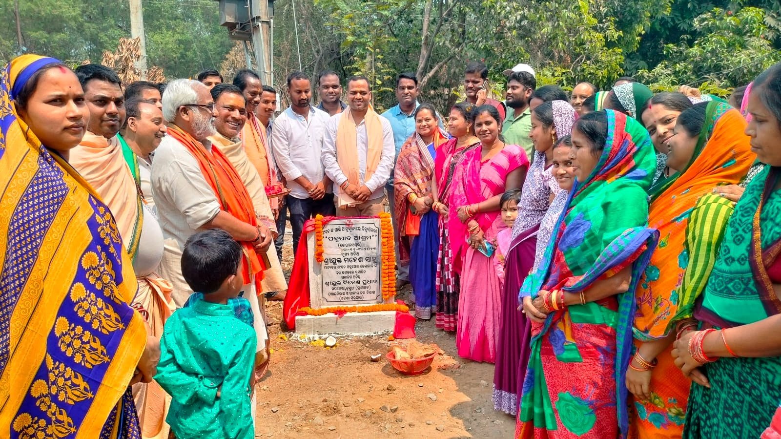 You are currently viewing କେଦାରଗୌରୀ ଦୃଷ୍ଟିହୀନ ଧନ୍ଦାମୂଳକ ତାଲିମ କେନ୍ଦ୍ର ଏବଂ ପଦ୍ମପାଦ ଆଶ୍ରମରେ ବିଦ୍ୟୁତିକରଣ କାର୍ଯ୍ୟର ଉଦଘାଟନ କଲେ ସାଂସଦ ଓ ବସୁଧା ଉପଦେଷ୍ଟା