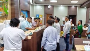 Read more about the article ଜିଲ୍ଲାପାଳଙ୍କ ଜିଲ୍ଲାସ୍ତରୀୟ ମିଳିତ ଜନ ଶୁଣାଣି ଶିବିର, ଦାଖଲ ହେଲା ୬୫ ଅଭିଯୋଗ