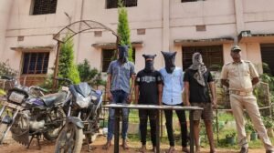 Read more about the article ଡ଼କାଏତି ଯୋଜନା ପଣ୍ଡ, ଦେଶୀ ପିସ୍ତଲସହ ୪ ଗିରଫ