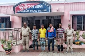 Read more about the article କୋଇଲା ଚୋରାଚାଲାଣ ବେଳେ ମାଡ଼ି ବସିଲା ପୋଲିସ: ୪ ମୋଟର ସାଇକେଲ ଜବତ, ୪ ଗିରଫ