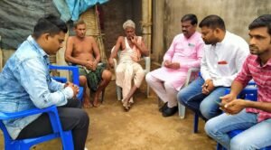 Read more about the article ସଡ଼କ ଦୁର୍ଘଟଣାରେ ପ୍ରାଣ ହରାଇଥିବା ୩ ଯୁବକଙ୍କ ପରିବାରକୁ ଭେଟି ସମବେଦନା ଜଣାଇଲେ ବିଜେପି ନେତା